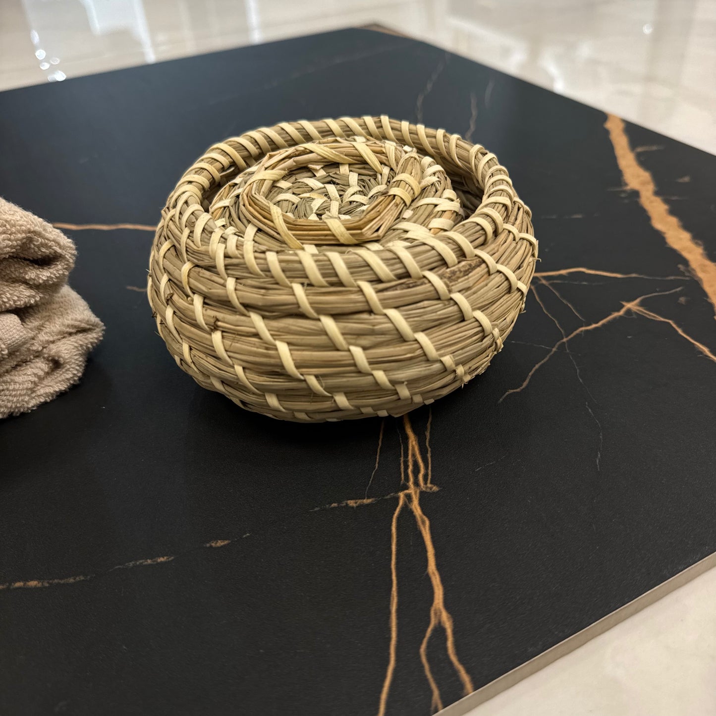 Atlantis Black Gloss 60x60